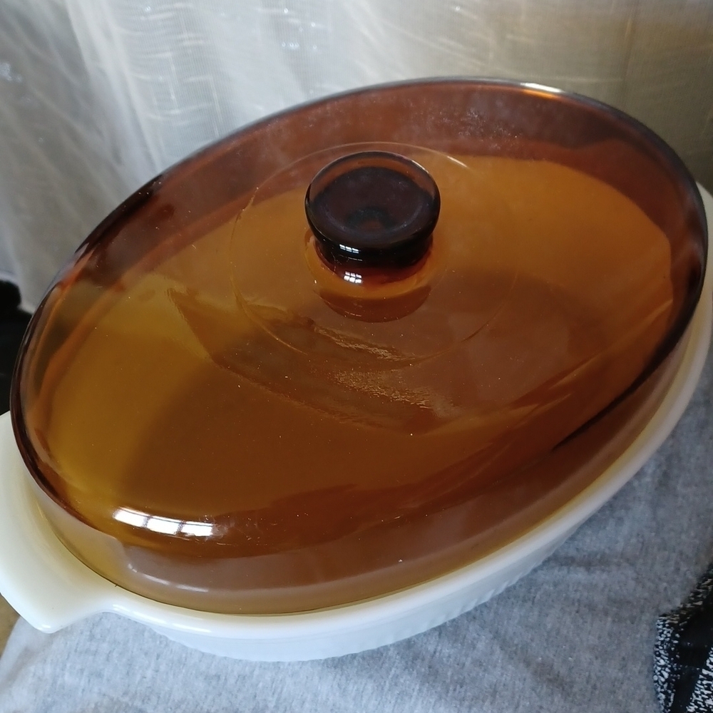 Vintage Anchor Hocking Fire King Covered casserole dish 3 Qt 1459, beautiful